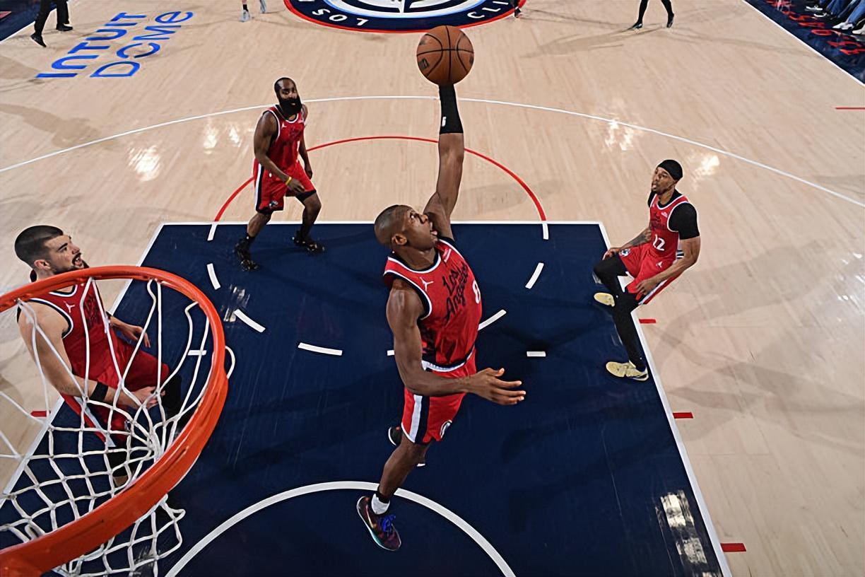 开云体育下载官网-本赛季首次遭遇伤病！快船后场大闸的状态会因此受到影响吗？