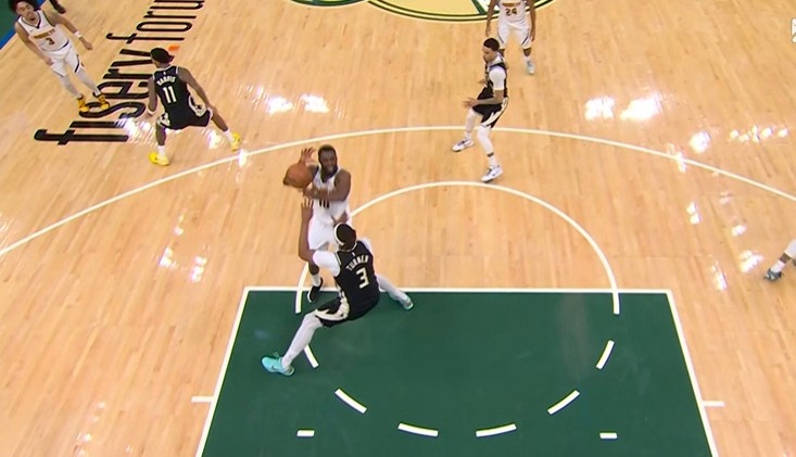 开云体育下载APP-很关键！特纳对小哈达威犯规&amp;后者2罚全中 掘金获得4分优势