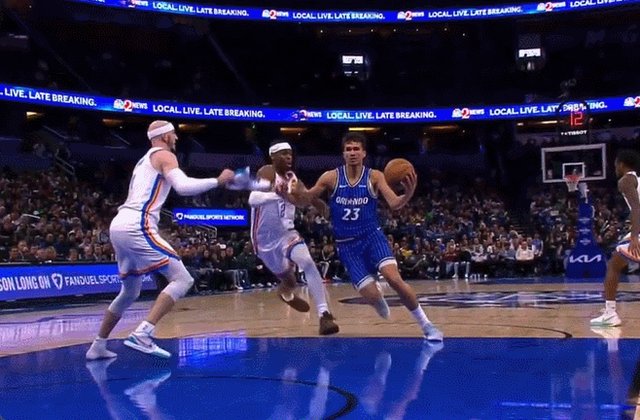 开云体育下载入口-卡鲁索“鞋防”成功被吹T：这可能是NBA最奇葩的犯规